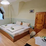 Garden Szallashely Balatonszárszó