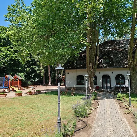 Garden Szallashely منزل للإقامة *