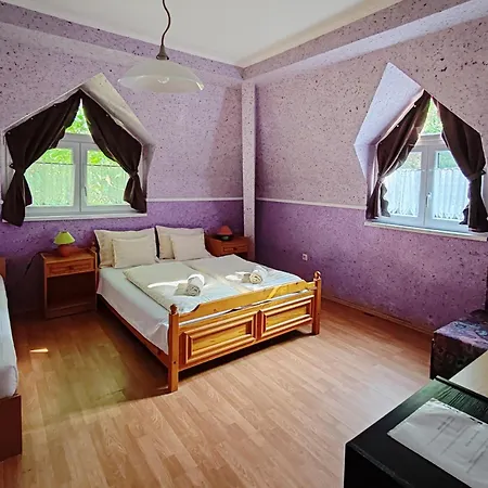 Garden Szallashely منزل للإقامة