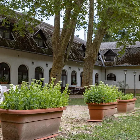 Garden Szallashely Balatonszárszó