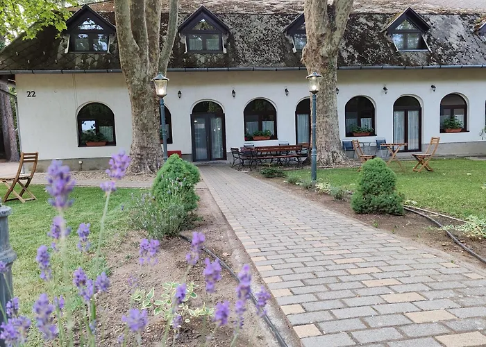 Garden Szallashely Balatonszárszó